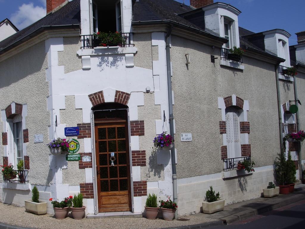 Bed and Breakfast Les Glycines Plaimpied-Givaudins Zewnętrze zdjęcie