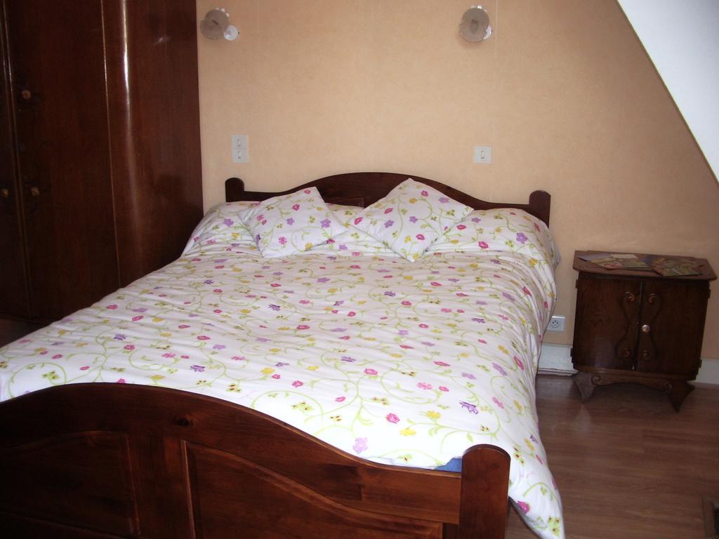 Bed and Breakfast Les Glycines Plaimpied-Givaudins Zewnętrze zdjęcie